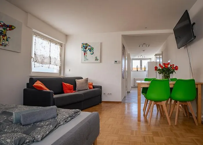 Daire Charlotte Sonnenschein *